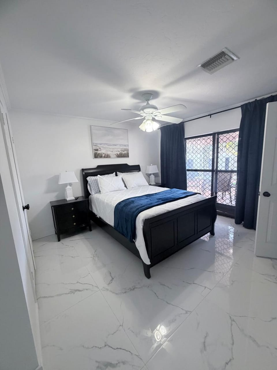 Beach Mansion 3 minute Drive to the Beach! House in Pompano Beach