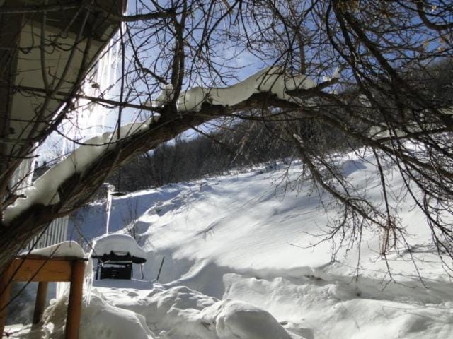 Property building, Patio, Natural landscape, Winter, BBQ facilities, Garden, Mountain view