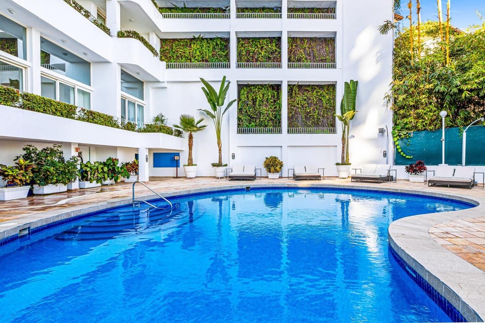 Property building, Day, Pool view, Swimming pool, Swimming pool, sunbed