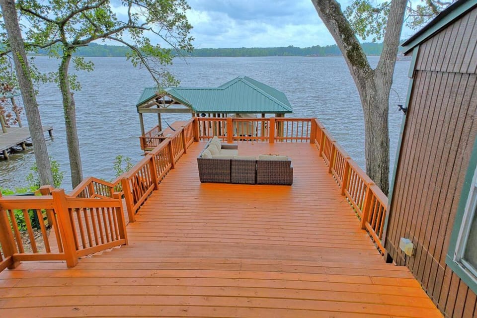 View (from property/room), Balcony/Terrace, Lake view