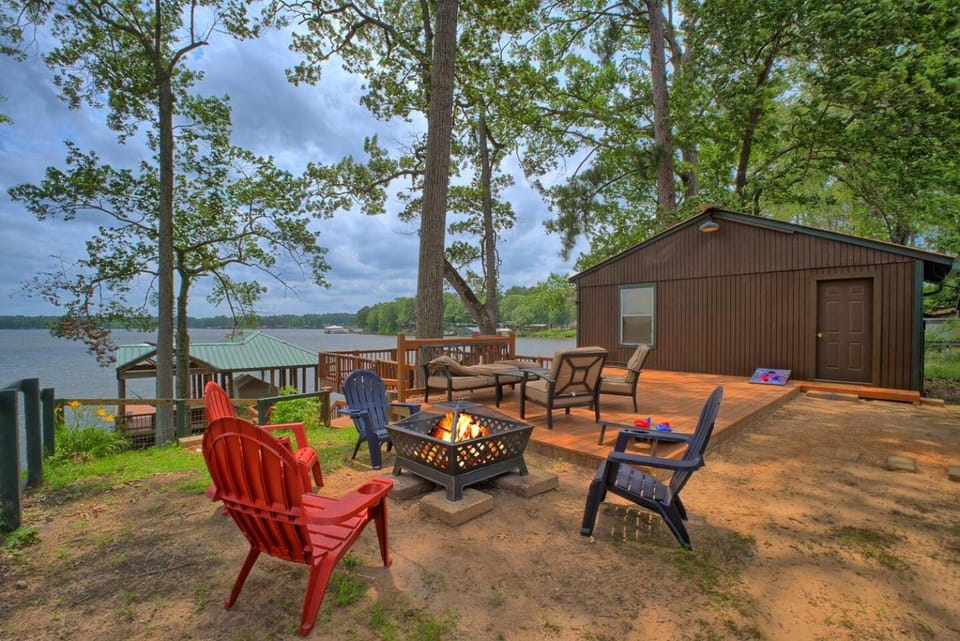 Patio, Natural landscape, Evening entertainment, Lake view