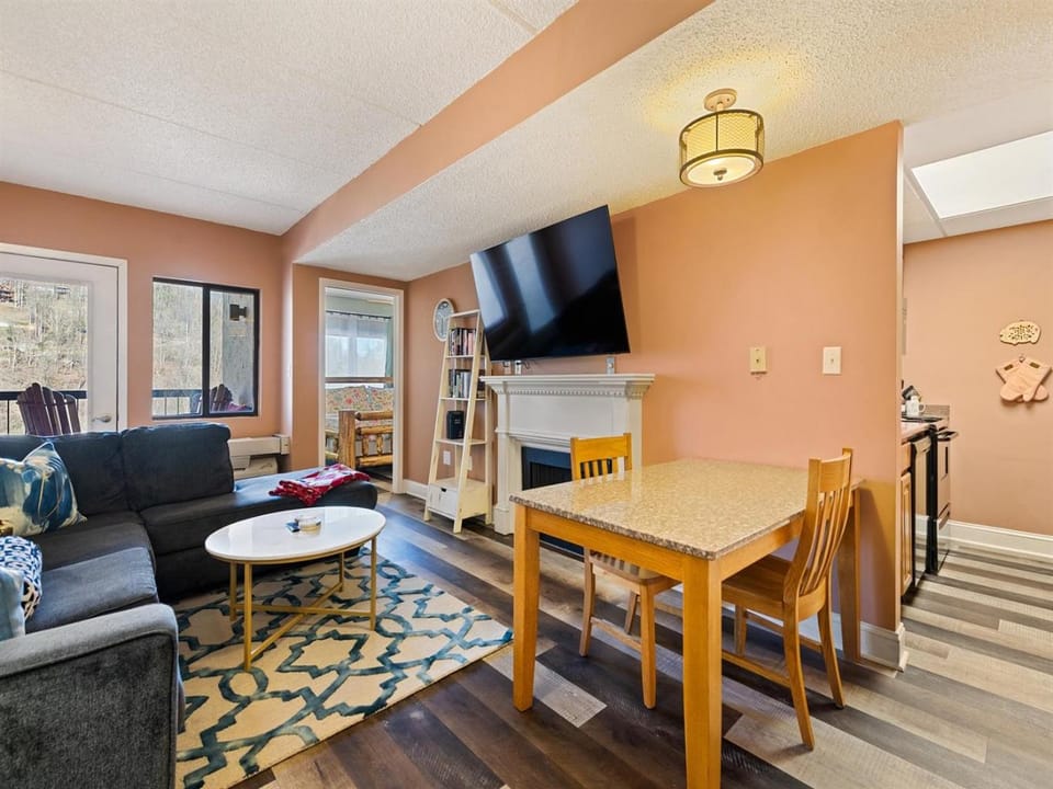 TV and multimedia, Living room, Dining area
