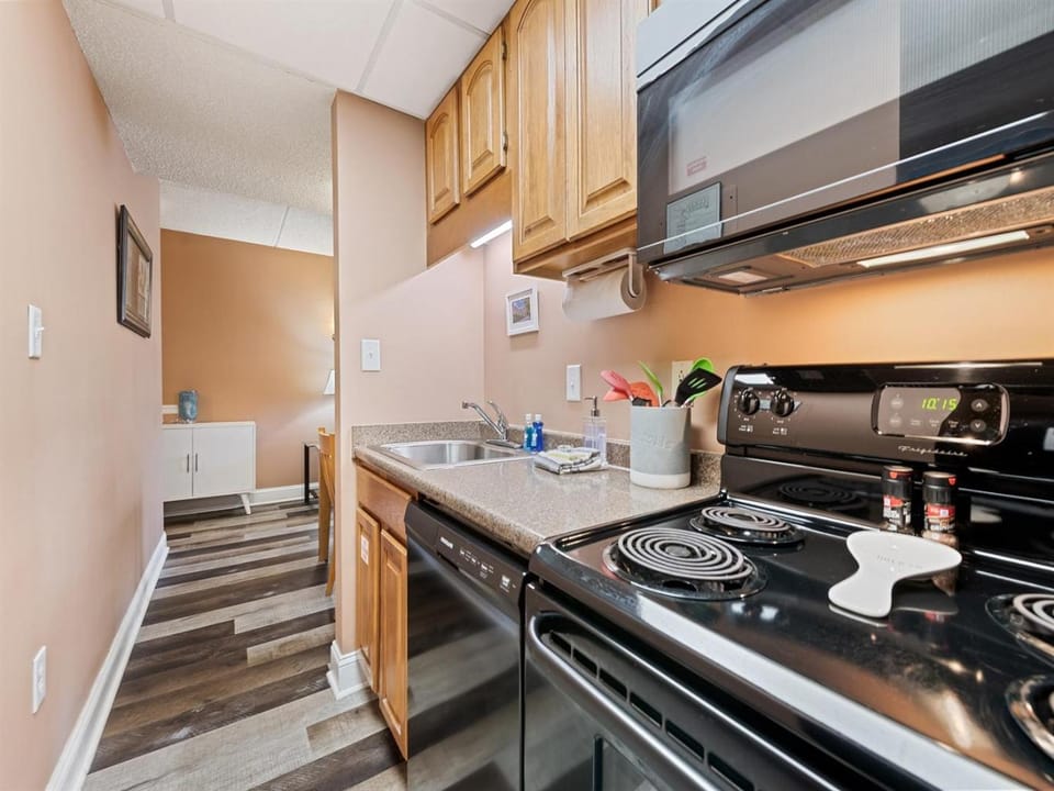 Walkable to Downtown Gatlinburg wPool Access Apartment in Gatlinburg