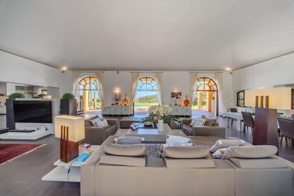 Villa Azura 5 BR in a private residence Villa in Grimaud