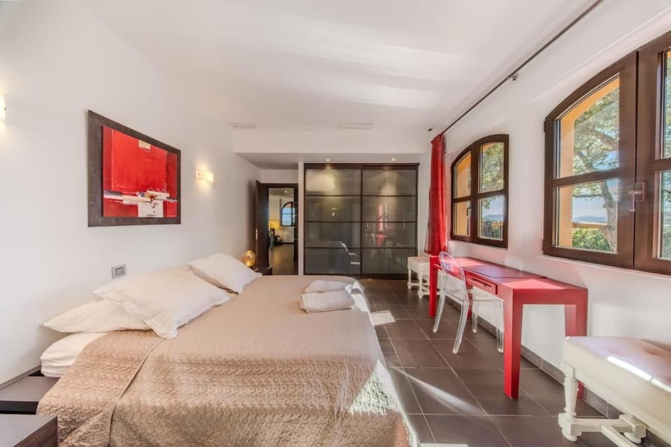 Villa Azura 5 BR in a private residence Villa in Grimaud