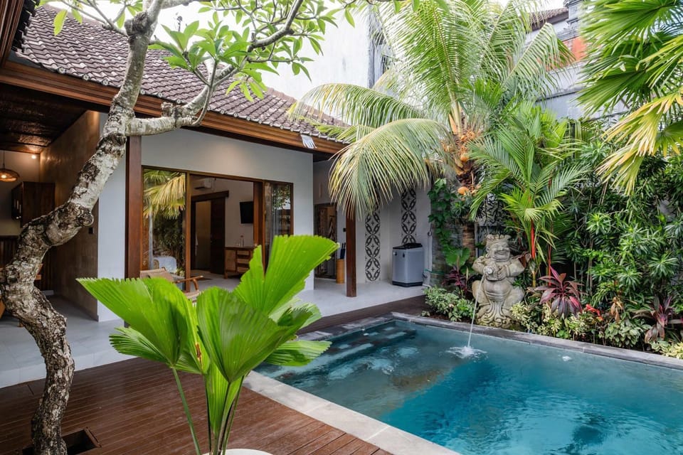 Property building, Patio, Day, Garden, Garden view, Pool view, Swimming pool, sunbed
