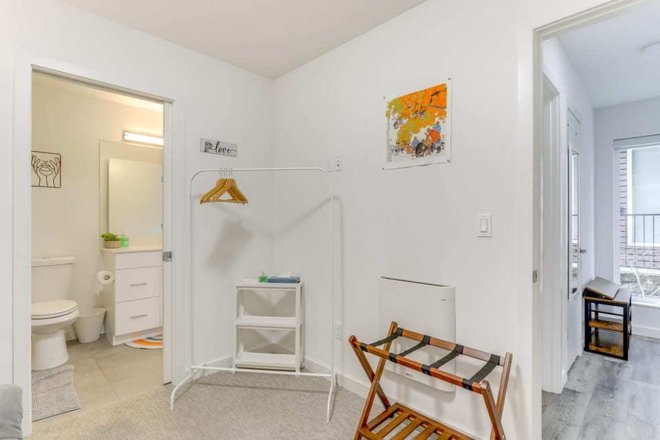 Perch - Modern Queen Anne Retreat with Rooftop & Guitar Apartment in Queen Anne