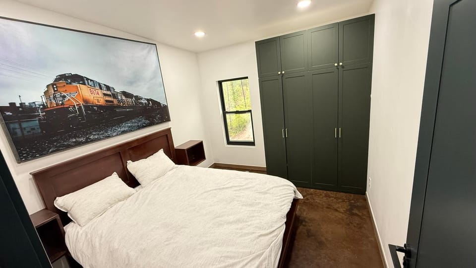 Bed, Photo of the whole room, Bedroom, wardrobe