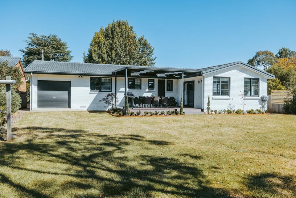 Ascot House - Rustic Country Charm, Bowral House in Bowral