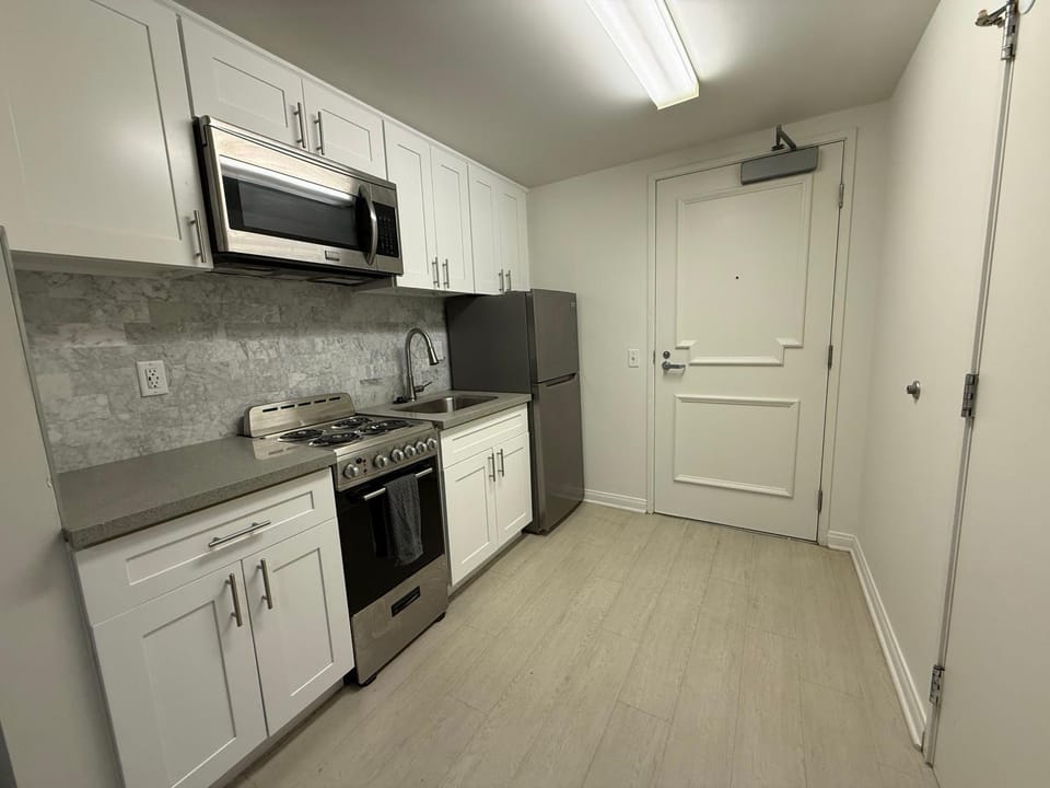 SM Furnished One Bedroom Apartment in Santa Monica