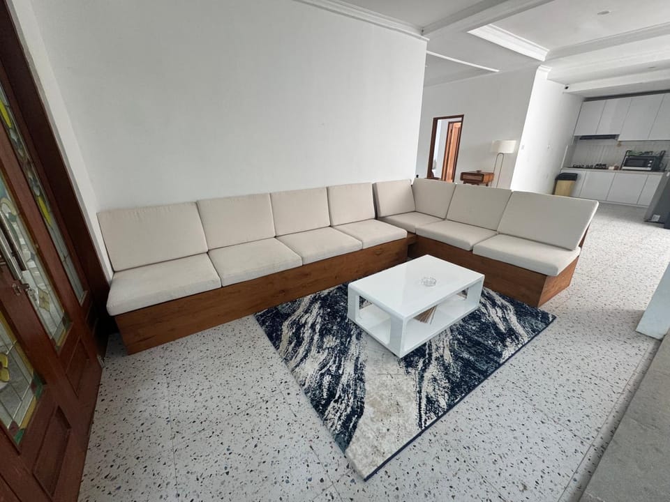 Kitchen or kitchenette, Living room, Seating area
