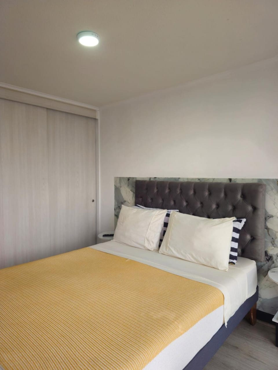 SAH CENTRAL SPOT APARTAMENTS CON PARKiNG INCLUIDO Apartment in Santiago