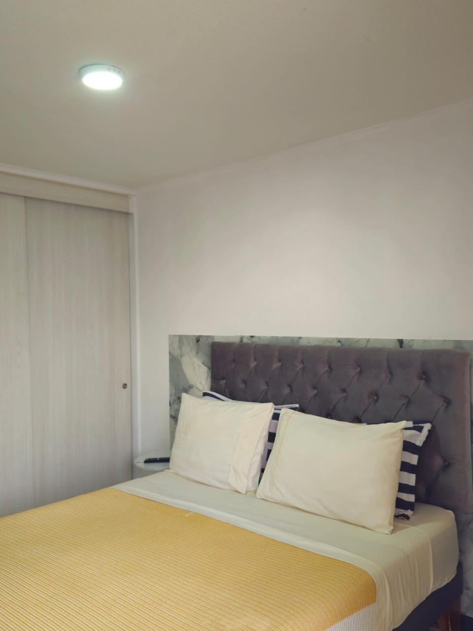 SAH CENTRAL SPOT APARTAMENTS CON PARKiNG INCLUIDO Apartment in Santiago