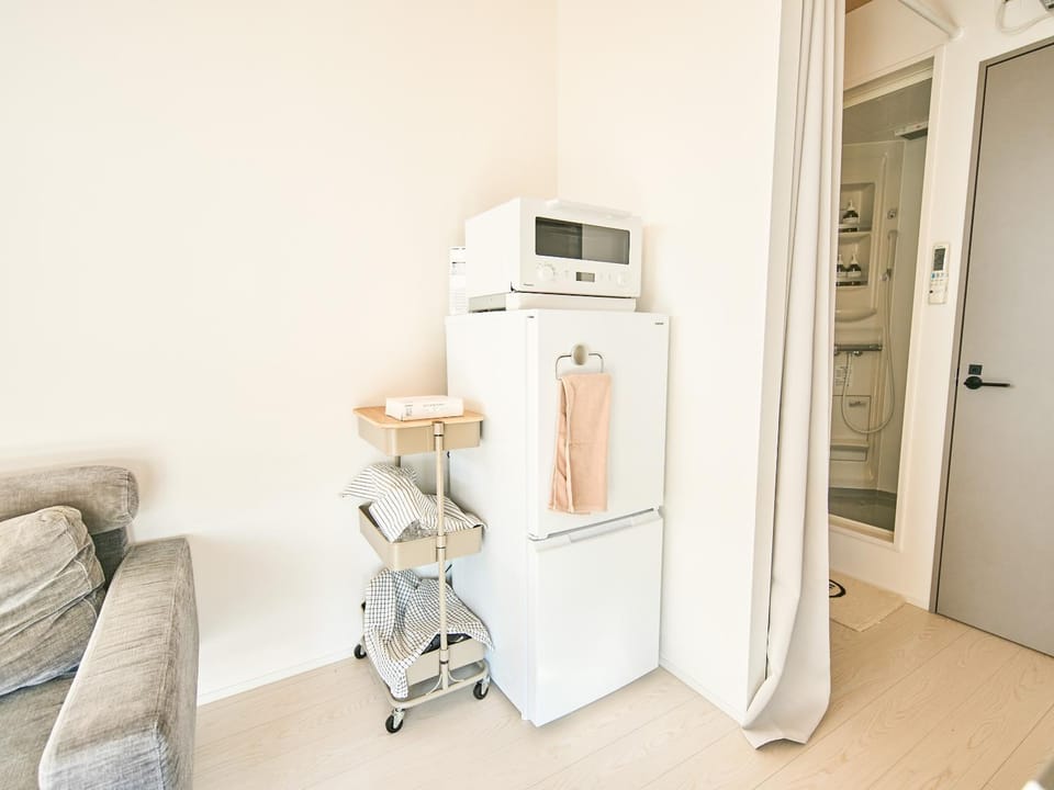 Kitchen or kitchenette, oven