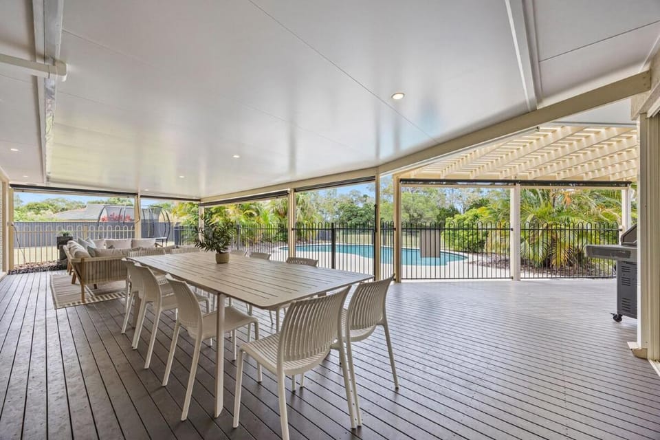 Salt & Sand Beachside Hideaway Apartment in Hervey Bay