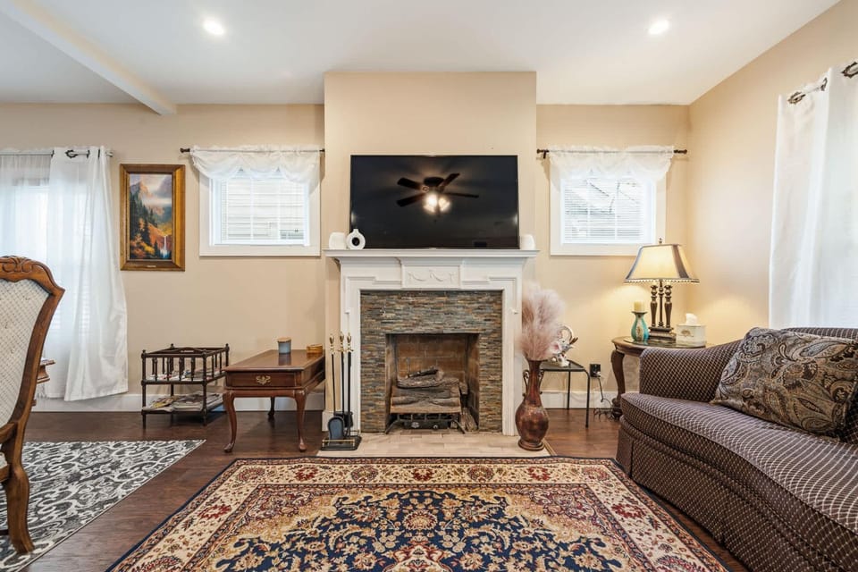 Louisville Retreat with Firepit - Fenced Yard - Grill - Family Friendly House in Jefferson County