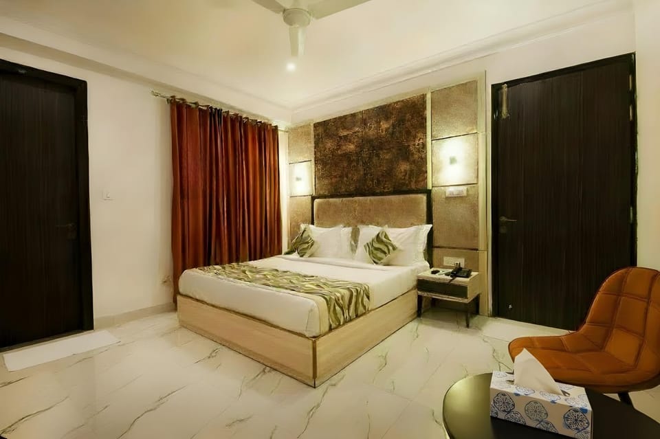 Bed, Living room, Photo of the whole room, Seating area, Bedroom, wardrobe