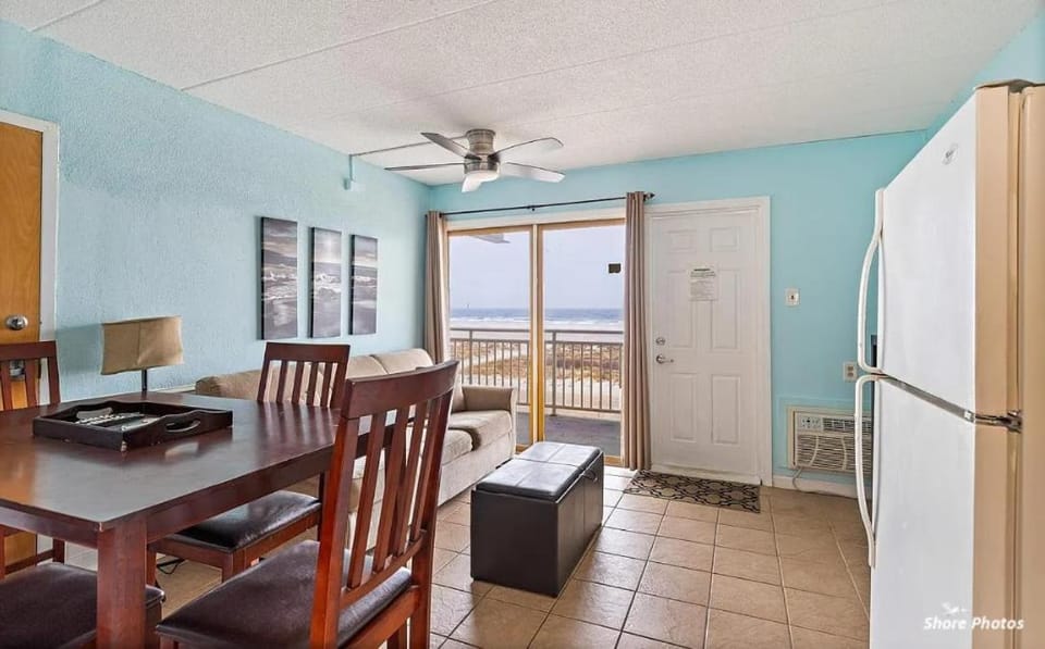 1 Bedroom Beach Condo with a Pool & Balcony House in Wildwood Crest