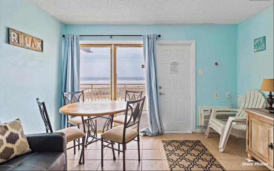 1 Bedroom Beach Condo with a Pool & Balcony House in Wildwood Crest
