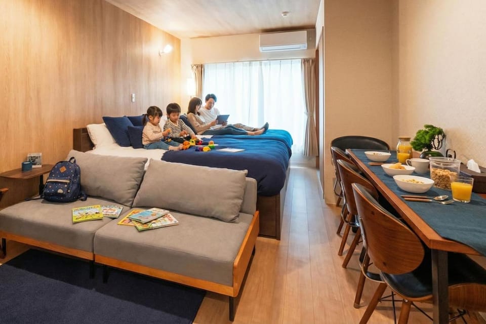 Living room, Photo of the whole room, Seating area, Bedroom, group of guests