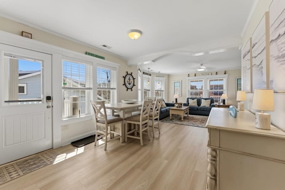 Spacious 4 BR Beach Condo with a Private Balcony, Parking, & Out House in Wildwood