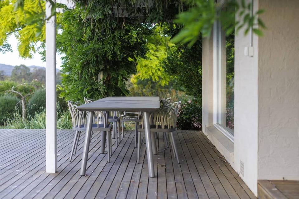 Yarra Valley Farmhouse | Alpacas Firepit Space Pod House in Melbourne