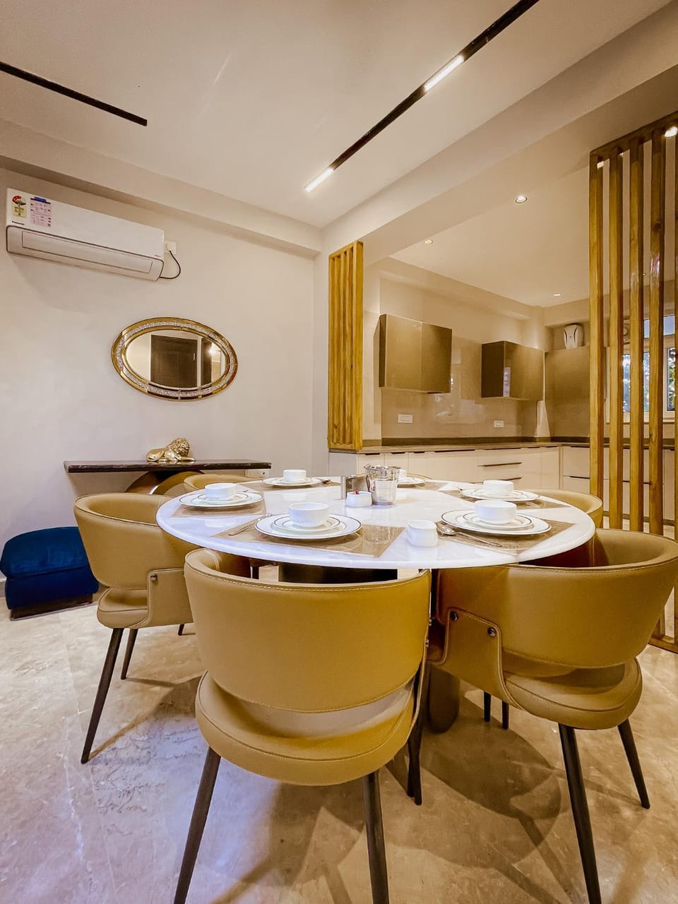 Seating area, Dining area