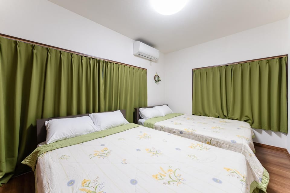 Bed, Bedroom, air conditioner