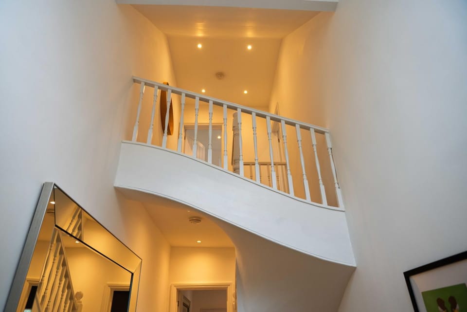 3 Bedroom Home in South London Apartment in London