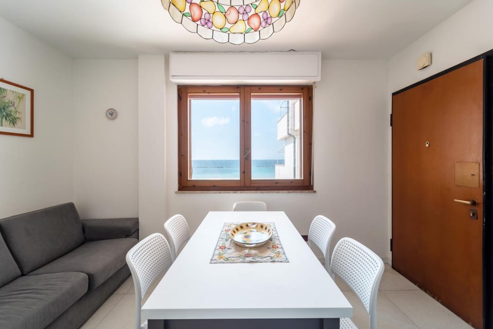 Living room, Seating area, Dining area, air conditioner