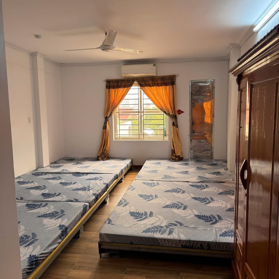 Bed, Bedroom, towels, wardrobe, air conditioner