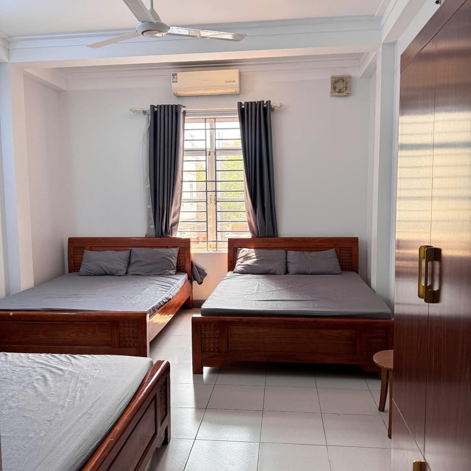 Bed, Photo of the whole room, Bedroom, towels, air conditioner