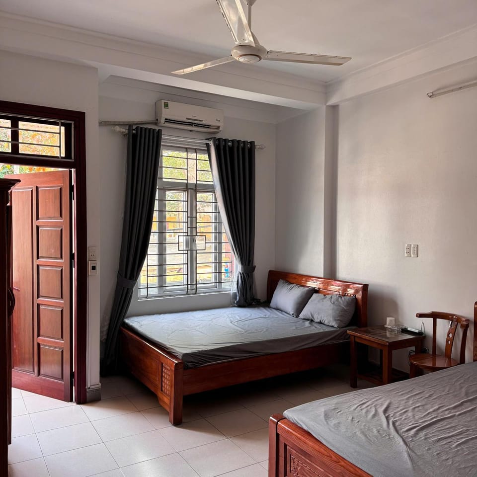 Bedroom, wardrobe, air conditioner