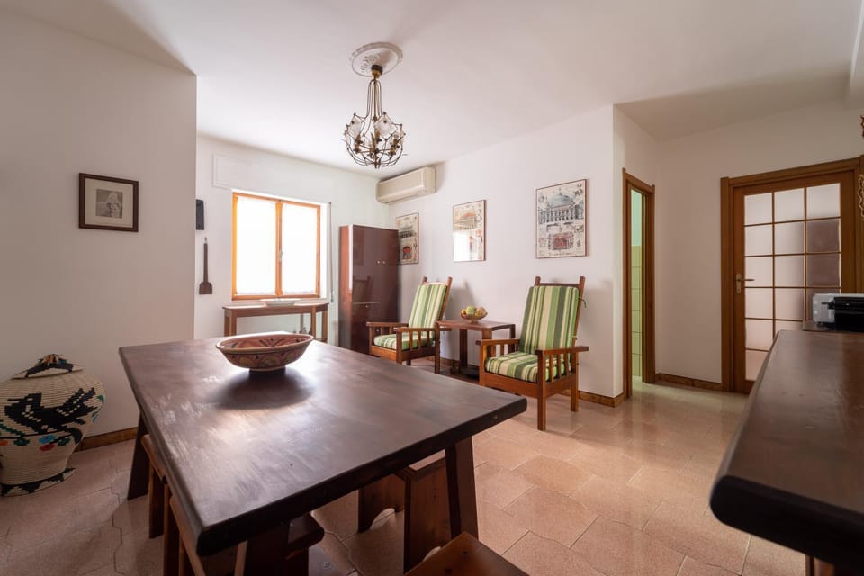 Living room, Seating area, Dining area, Area and facilities, Breakfast, Lunch, Dinner, microwave, air conditioner