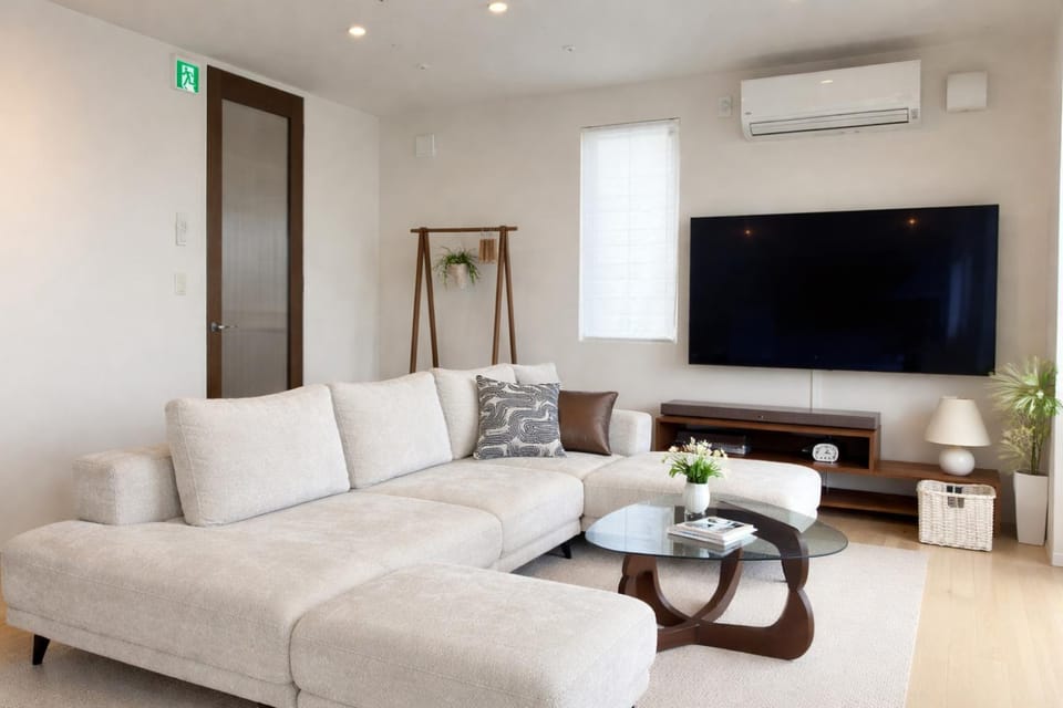 Communal lounge/ TV room, Living room, air conditioner