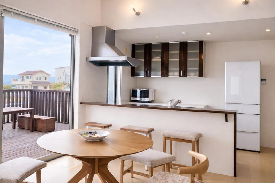 Kitchen or kitchenette, Dining area, oven, stove, toaster