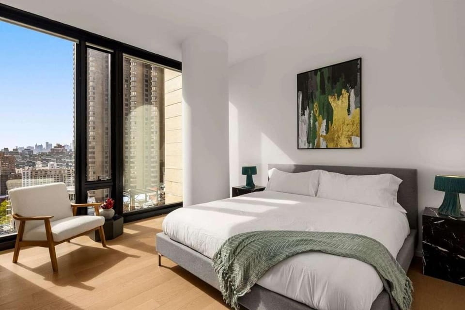 Embassy I 21st floor 2BR with Doorman Gym Pool Apartment in Midtown