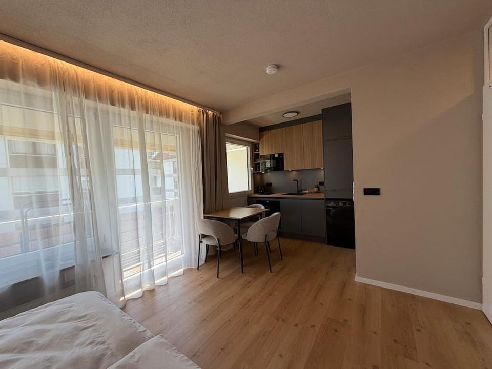 Coffee/tea facilities, Balcony/Terrace, Balcony/Terrace, Dining area, dishwasher, stove, washing machine, kitchen
