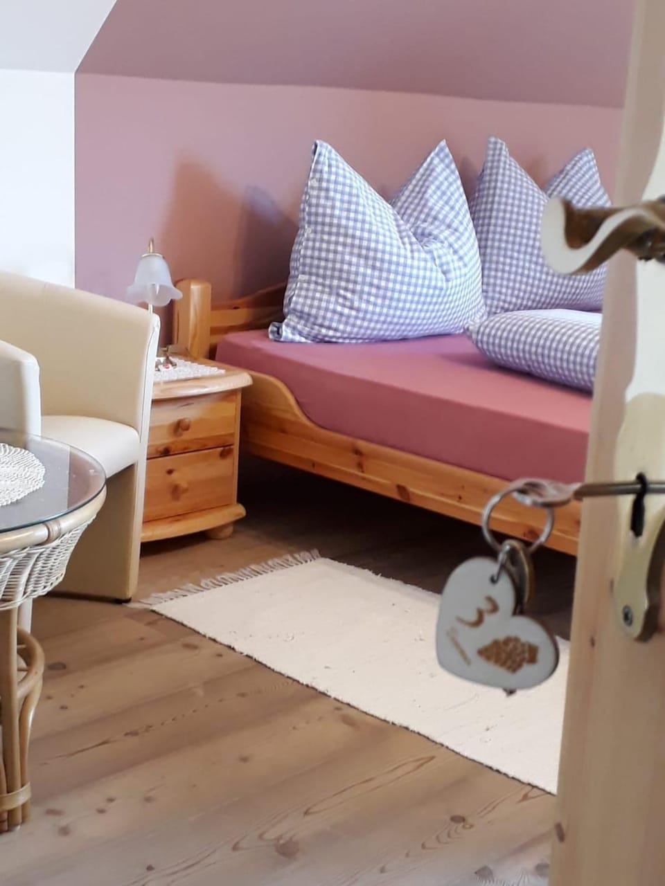 Bed, Photo of the whole room, Seating area, Bedroom