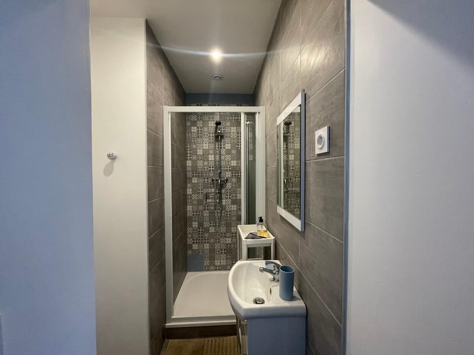 Shower, Bathroom