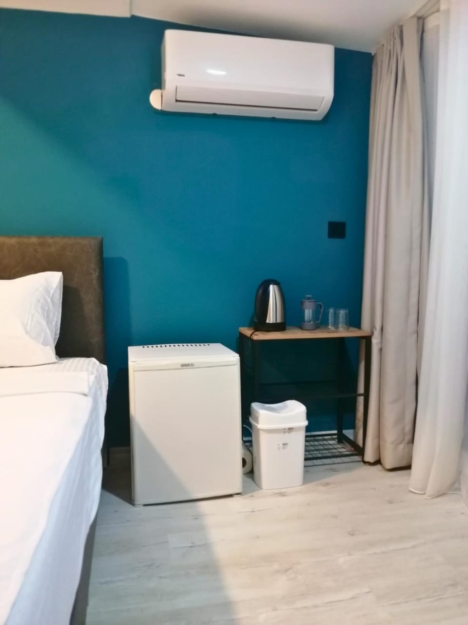 Bed, Bedroom, air conditioner