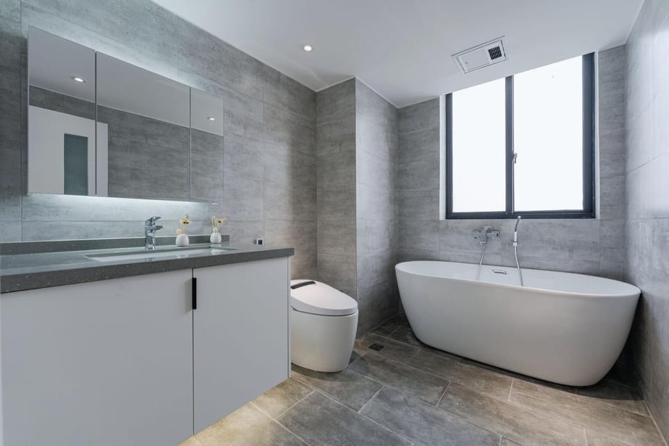Toilet, Bath