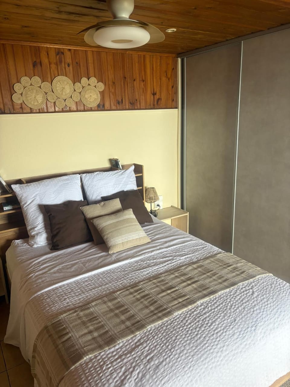 Bed, Photo of the whole room, Bedroom, wardrobe