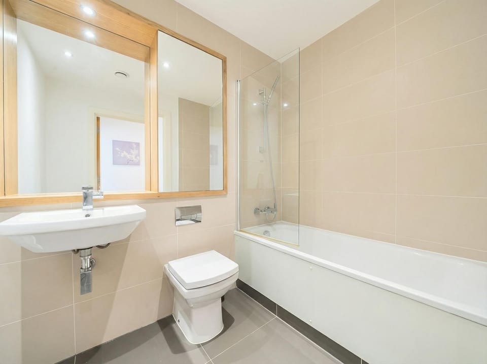 Shower, Toilet, Bathroom, Bath, towels