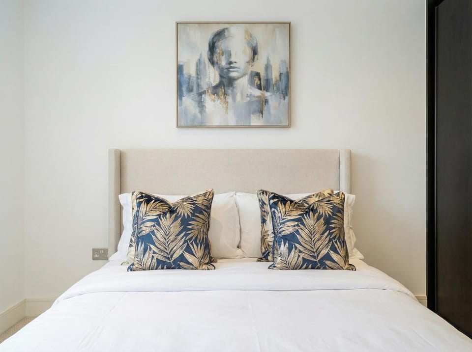 Bed, Photo of the whole room, Decorative detail, Bedroom