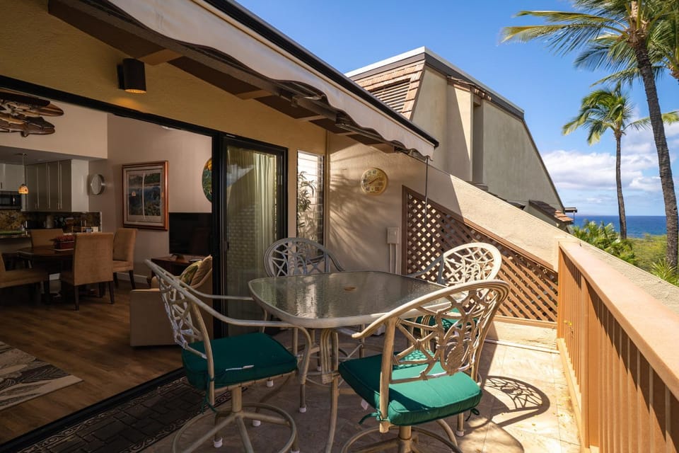 Maui Kamaole #A-207 Ocean View, Beautiful Front Row Unit A/C Throughout Apartment in Wailea