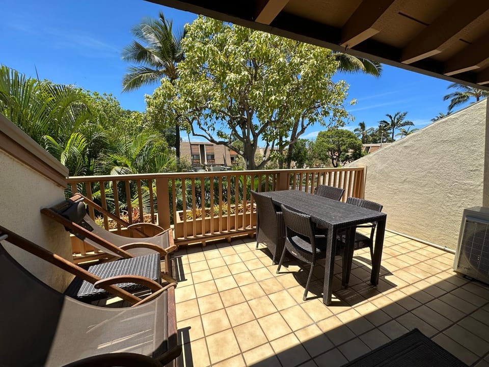 Maui Kamaole #C-206 Great Location, Spacious, Tropical Garden View, Full A/C Apartment in Wailea