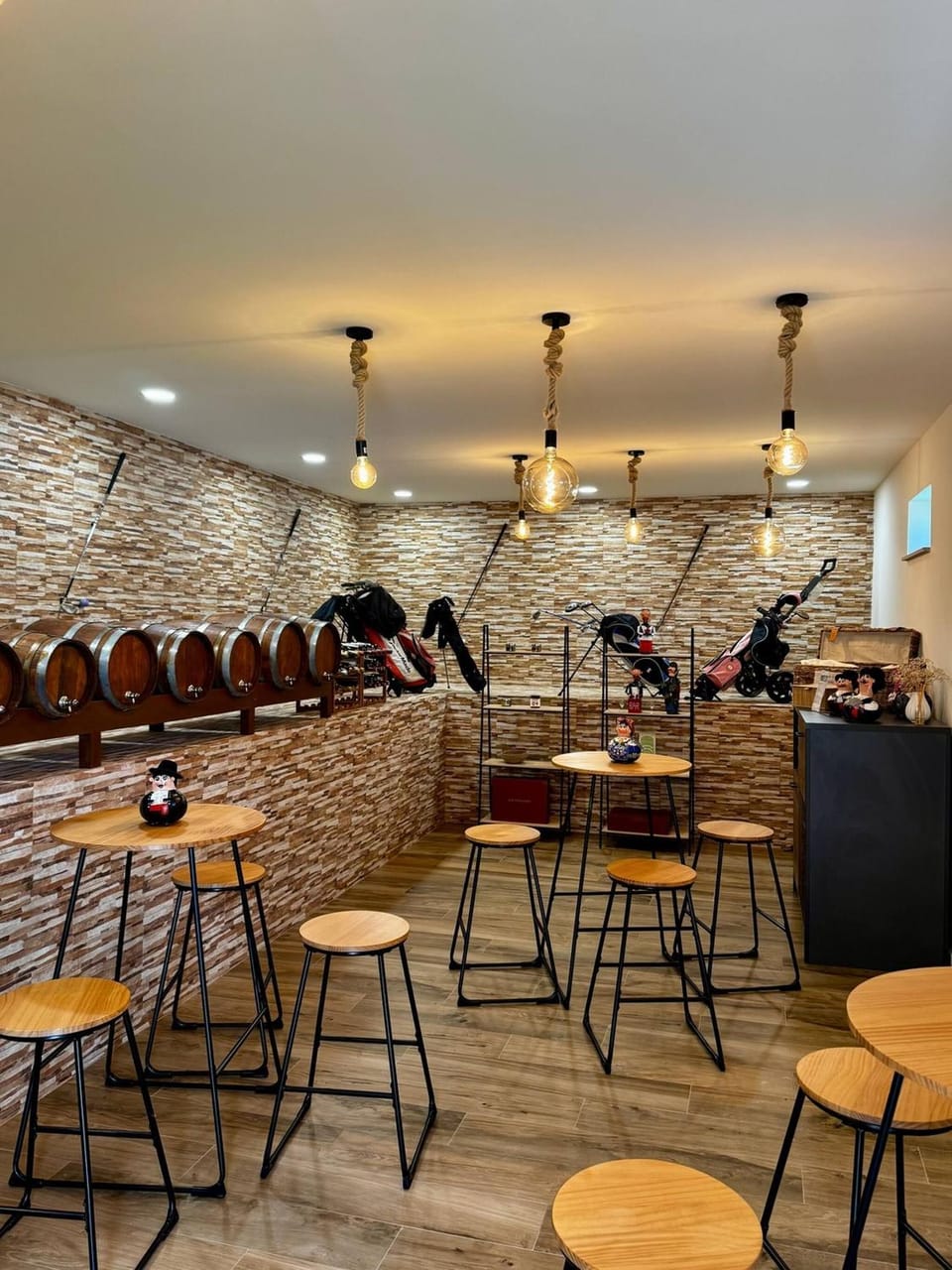 Food and drinks, Drinks, Alcoholic drinks