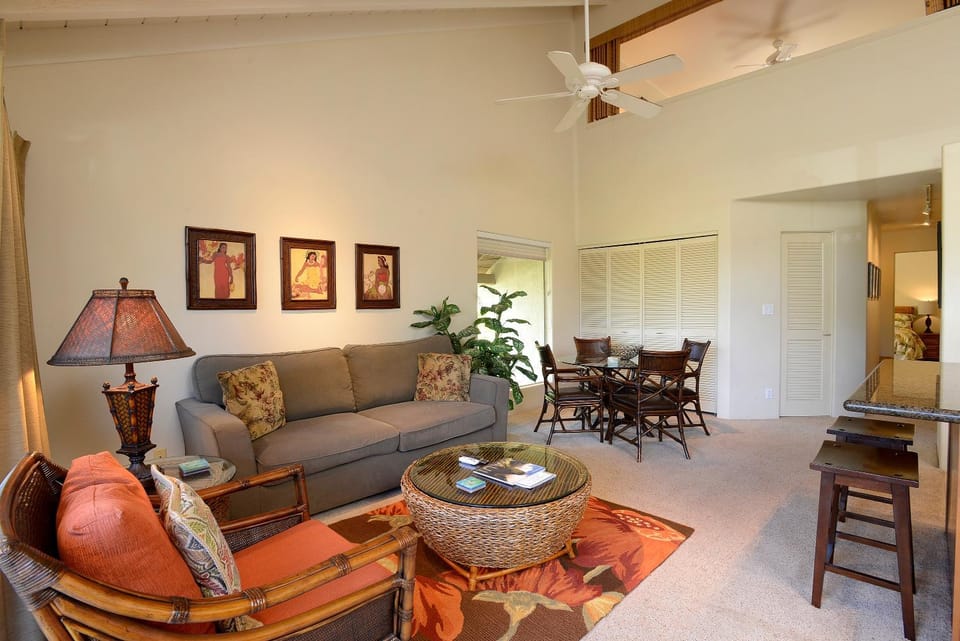 Maui Kamaole B-210 Large Lanai Ocean View, Large 2-BD, Full A/C, Nearby Beach Apartment in Wailea