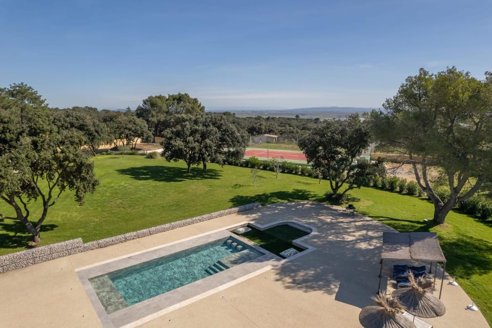Mas Saint-Gilles Pool & Tennis House in Arles